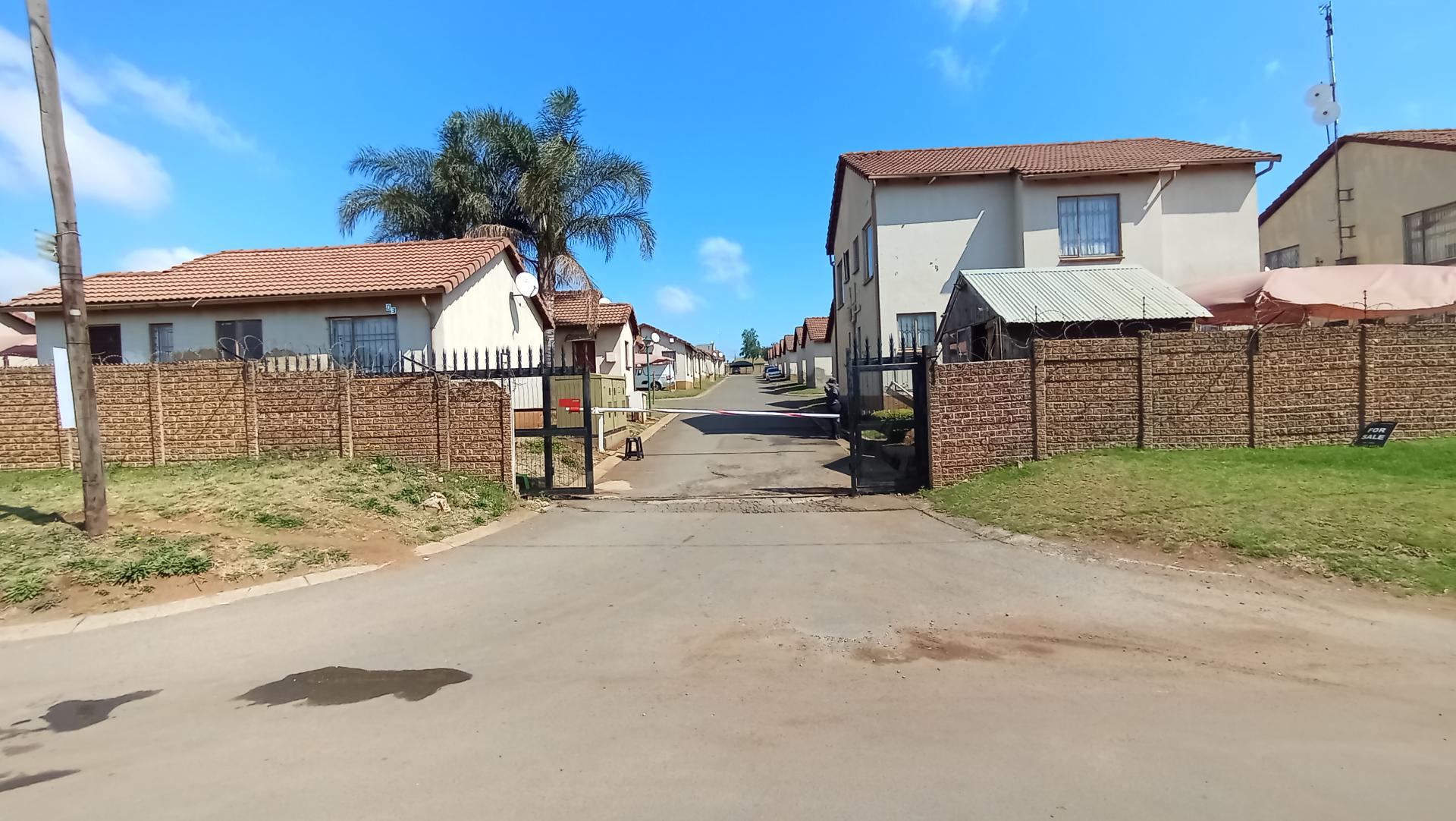 Front View of property in Clayville