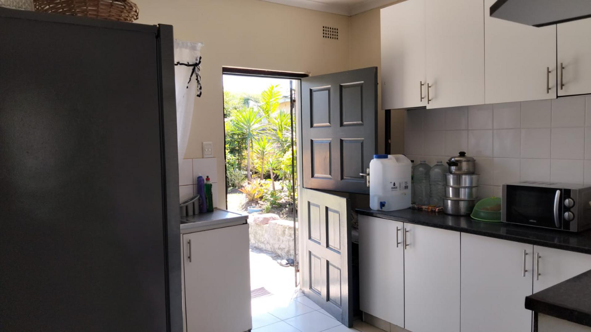 Kitchen of property in Highridge