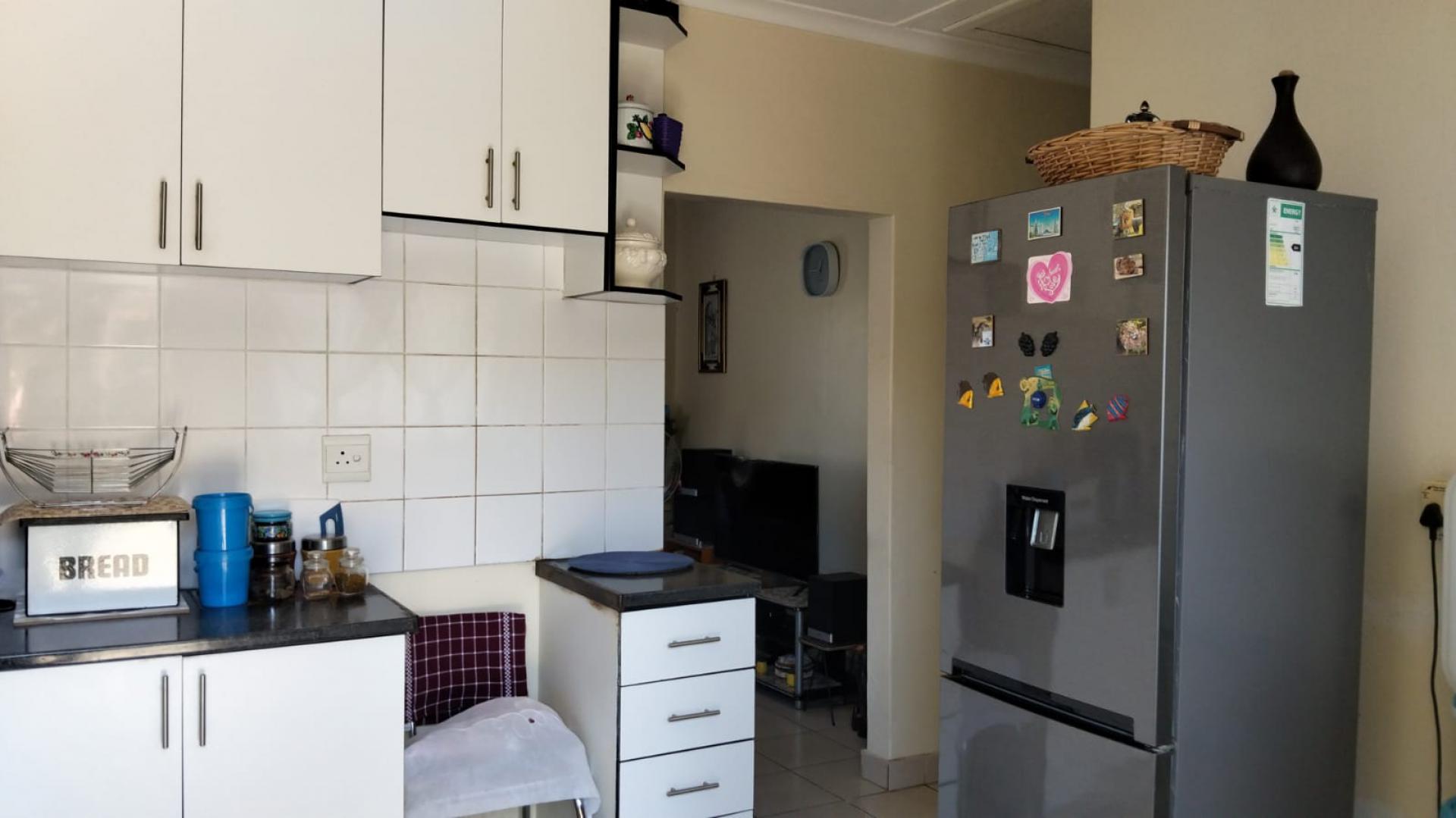 Kitchen of property in Highridge
