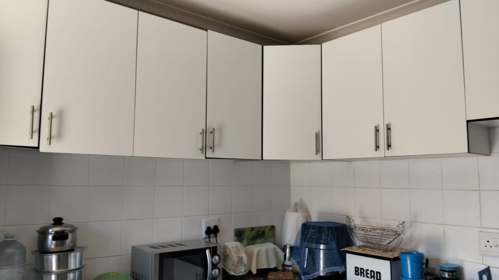 Kitchen of property in Highridge