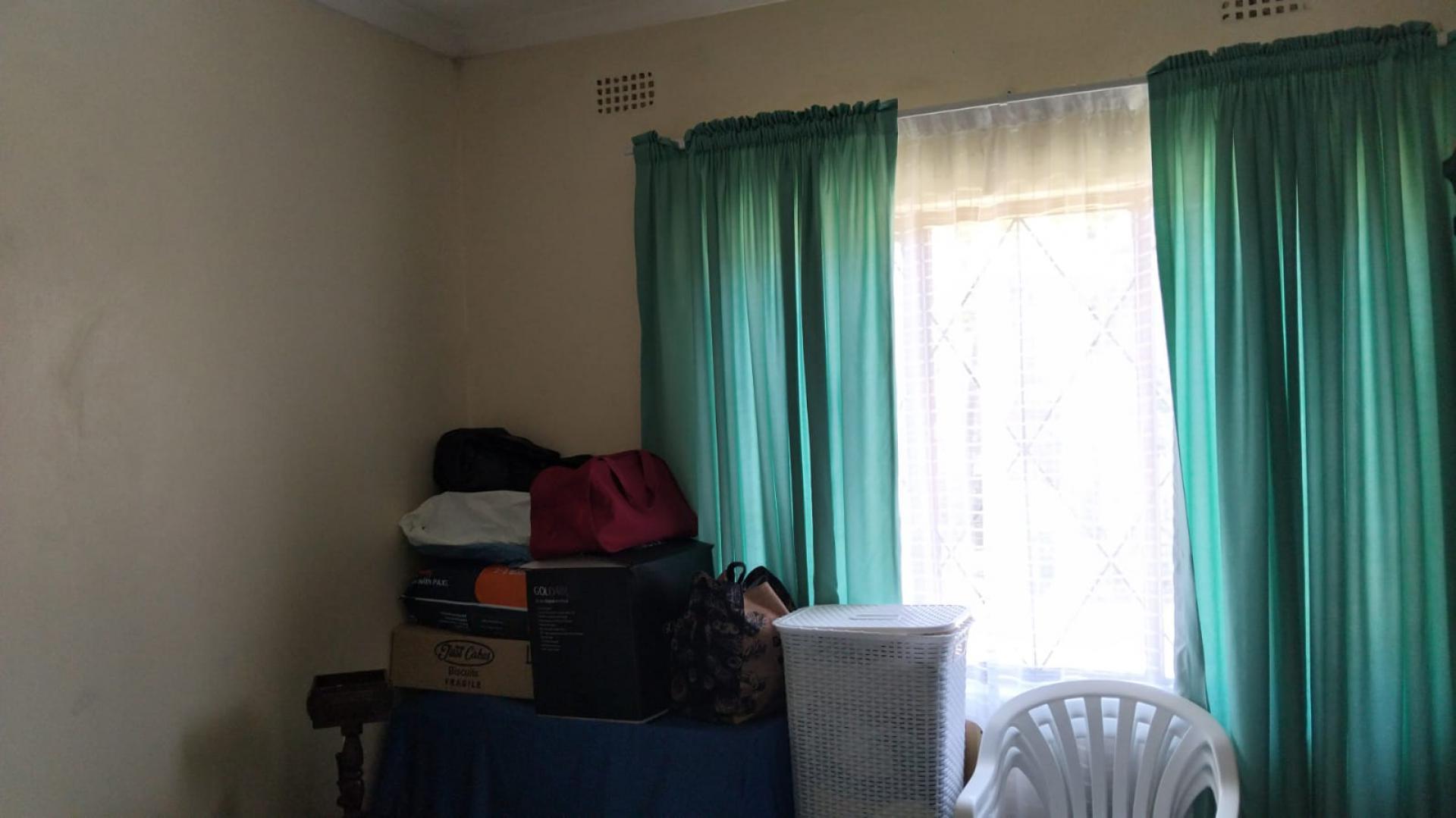 Bed Room 1 of property in Highridge