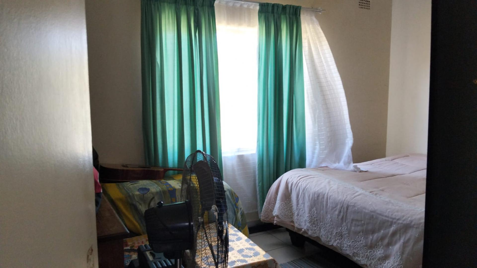 Bed Room 2 of property in Highridge