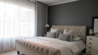 Main Bedroom - 22 square meters of property in Fourways Gardens