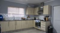 Kitchen - 13 square meters of property in Fourways Gardens