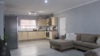 Lounges - 22 square meters of property in Fourways Gardens