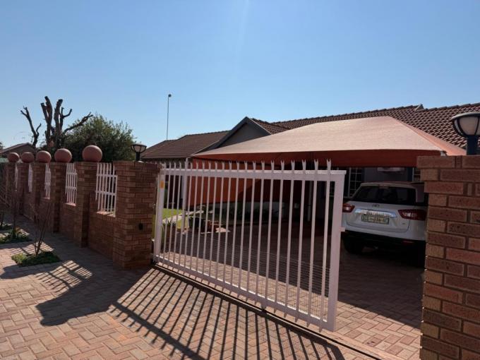 2 Bedroom House for Sale For Sale in Kathu - MR721342