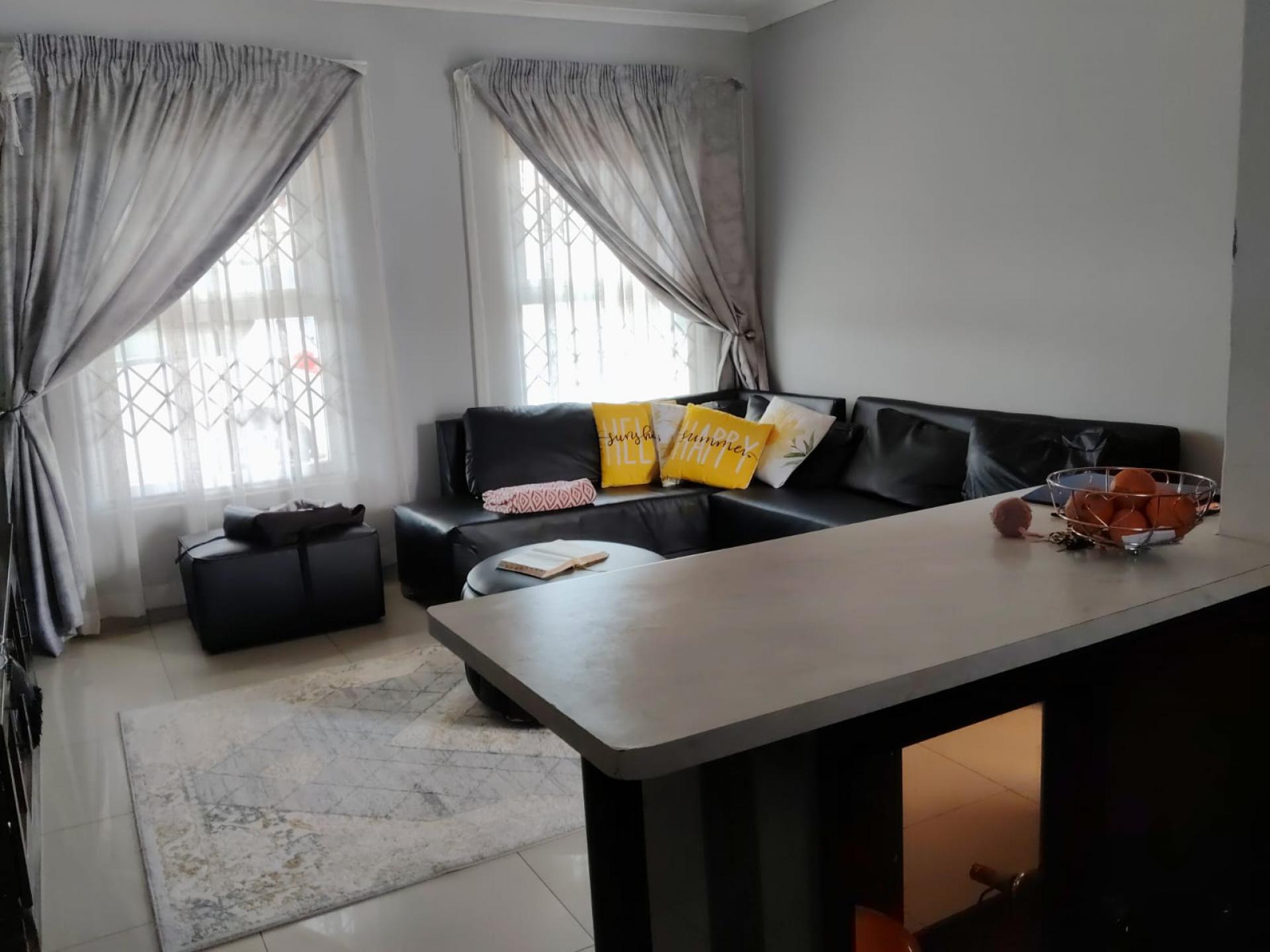 Lounges of property in Lufhereng