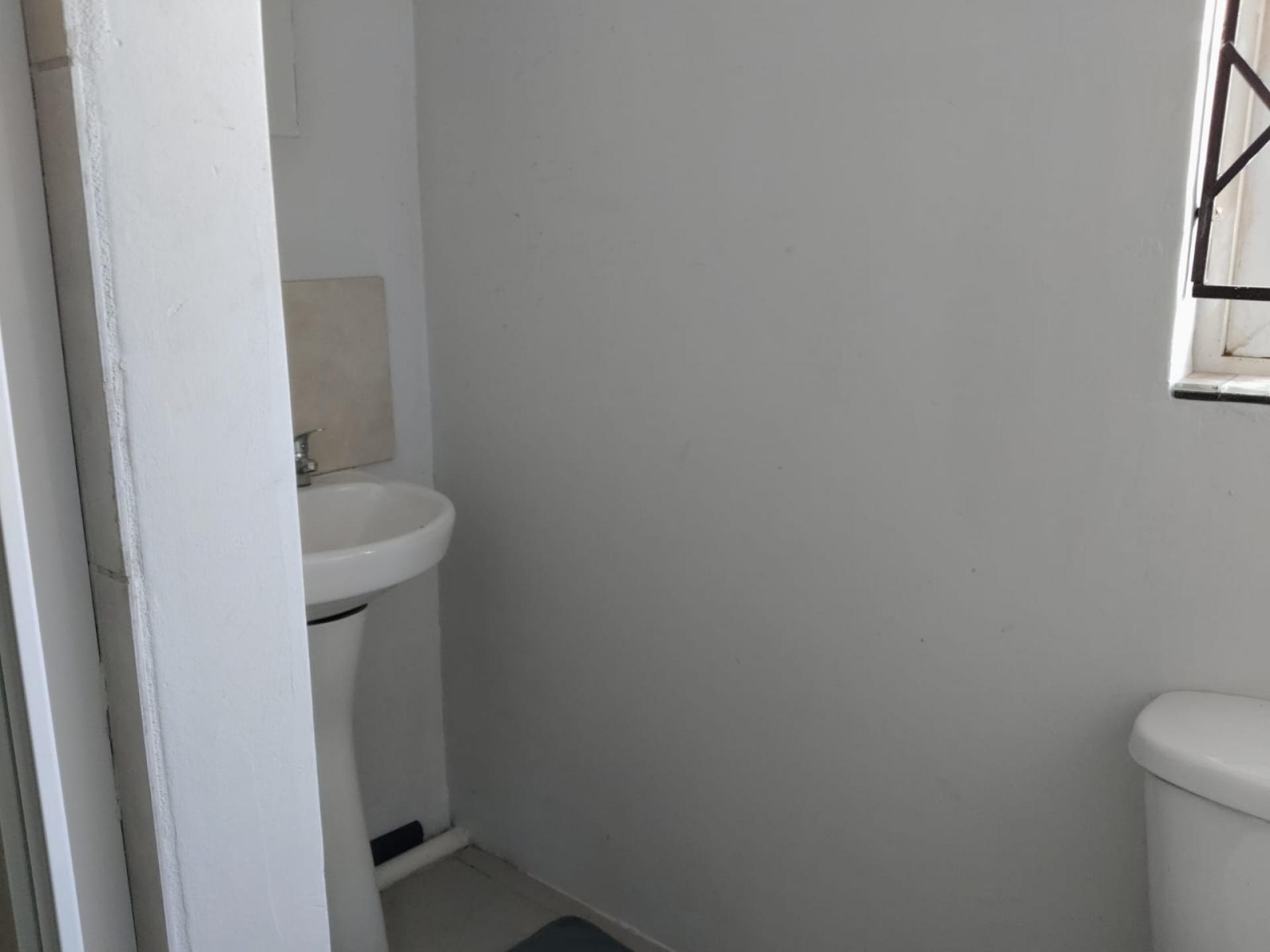 Bathroom 2 of property in Lufhereng