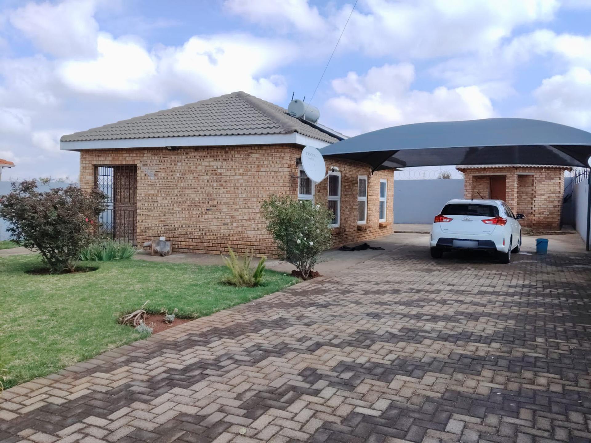 Front View of property in Lufhereng