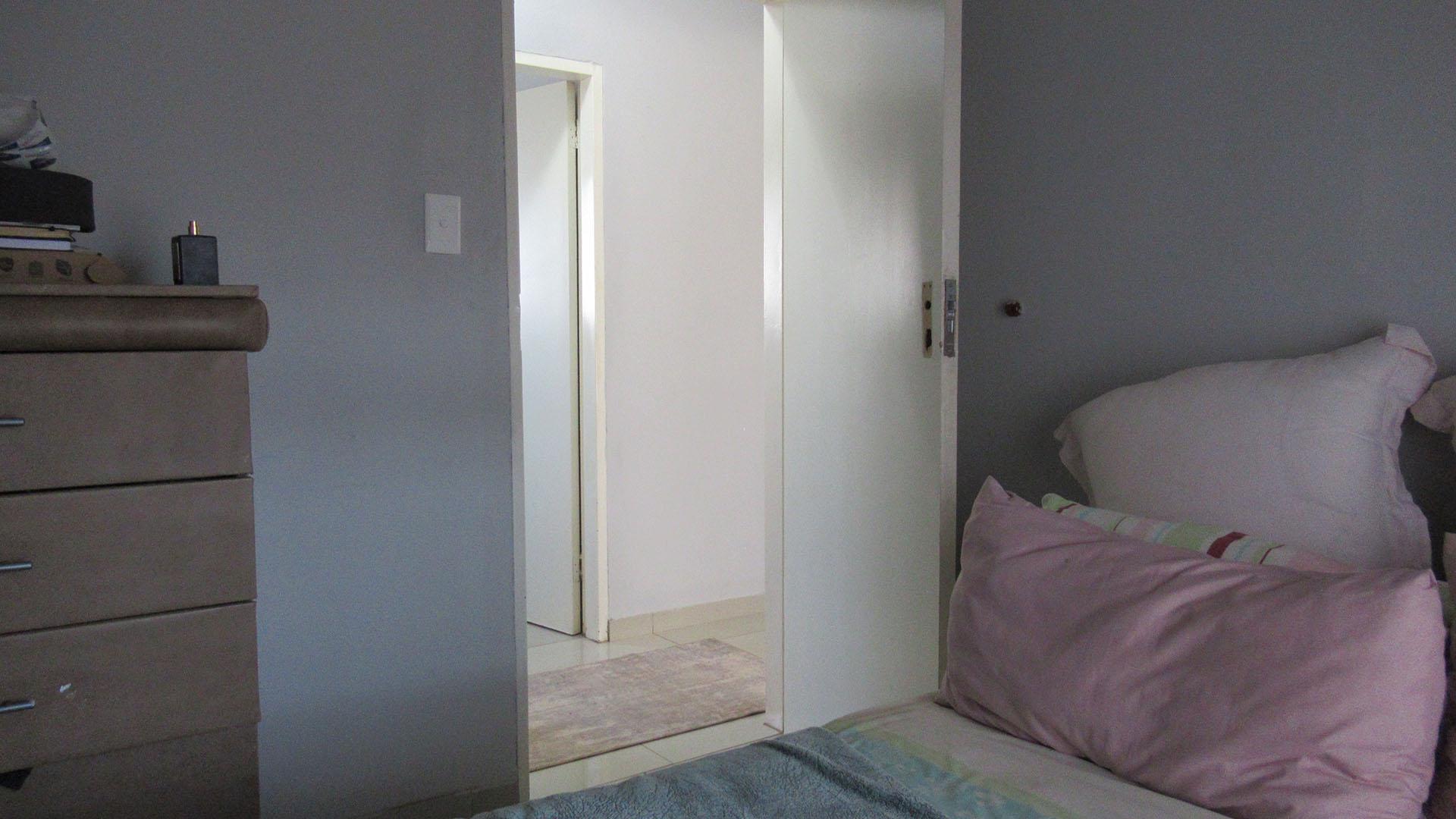 Bed Room 2 - 8 square meters of property in Lufhereng