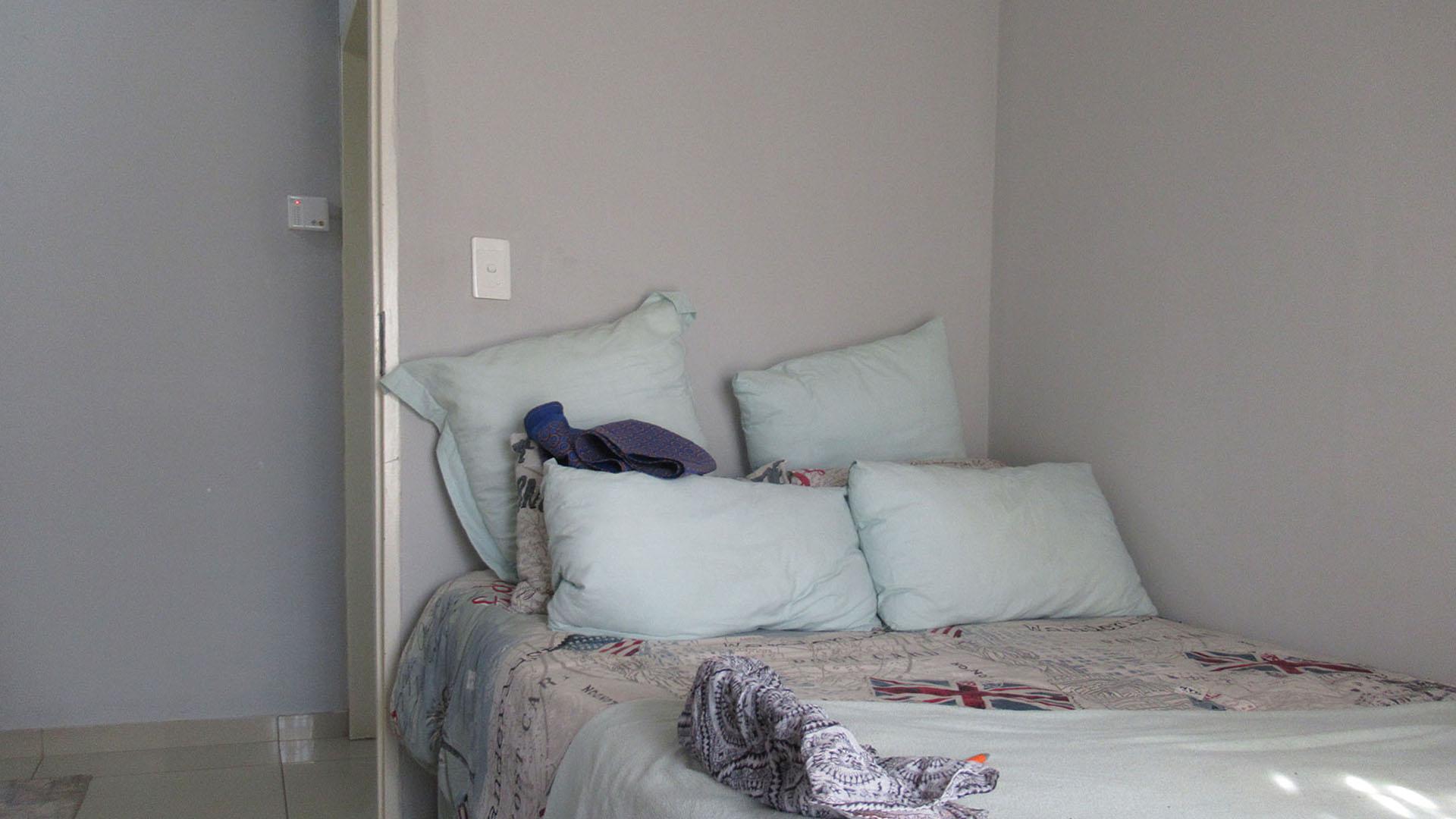 Bed Room 1 - 8 square meters of property in Lufhereng
