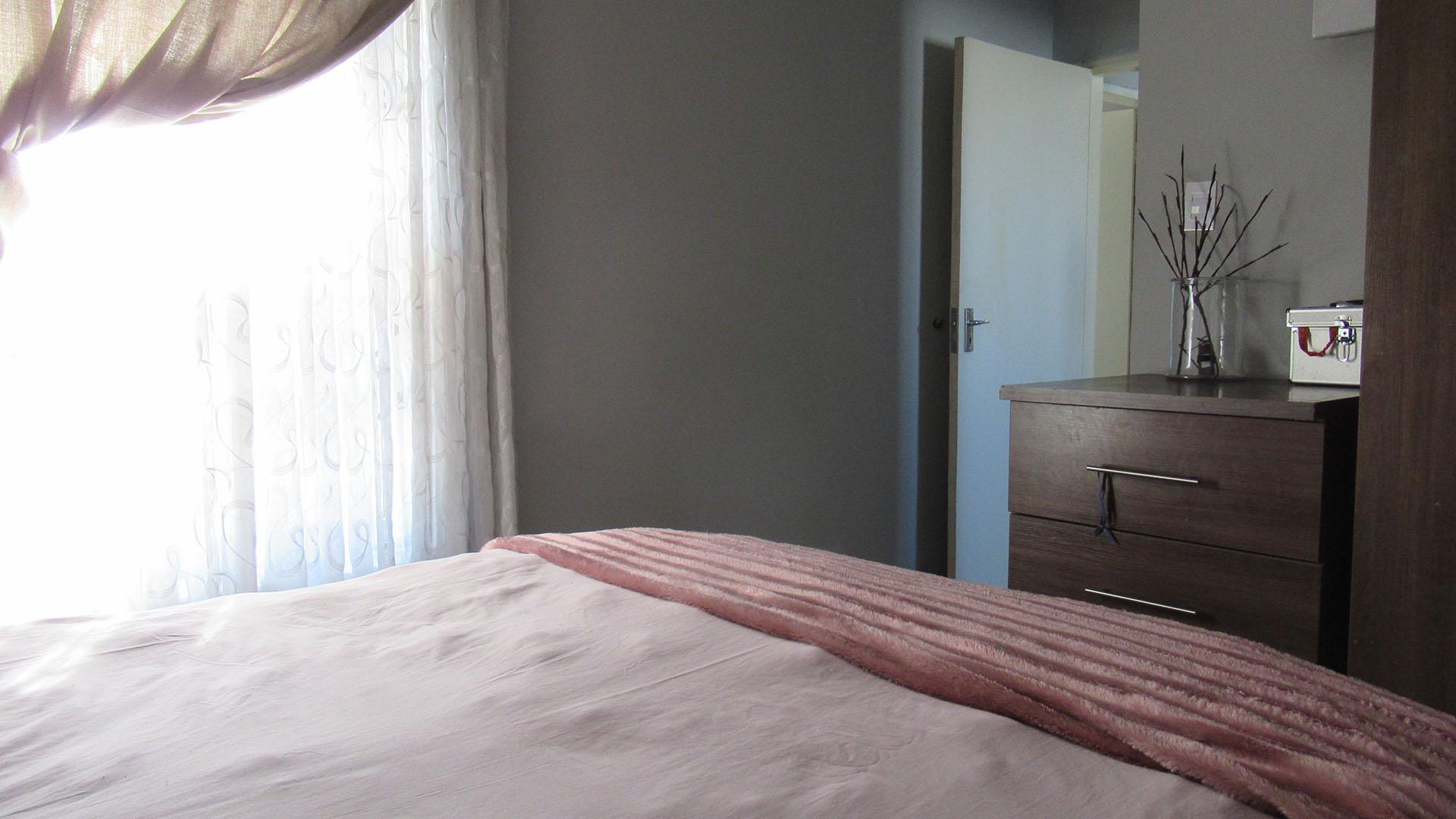 Main Bedroom - 12 square meters of property in Lufhereng