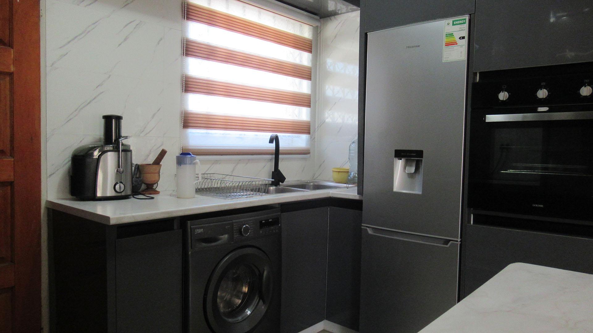 Kitchen - 8 square meters of property in Lufhereng