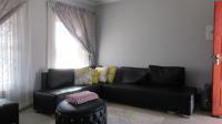 Lounges - 18 square meters of property in Lufhereng