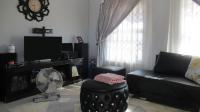 Lounges - 18 square meters of property in Lufhereng