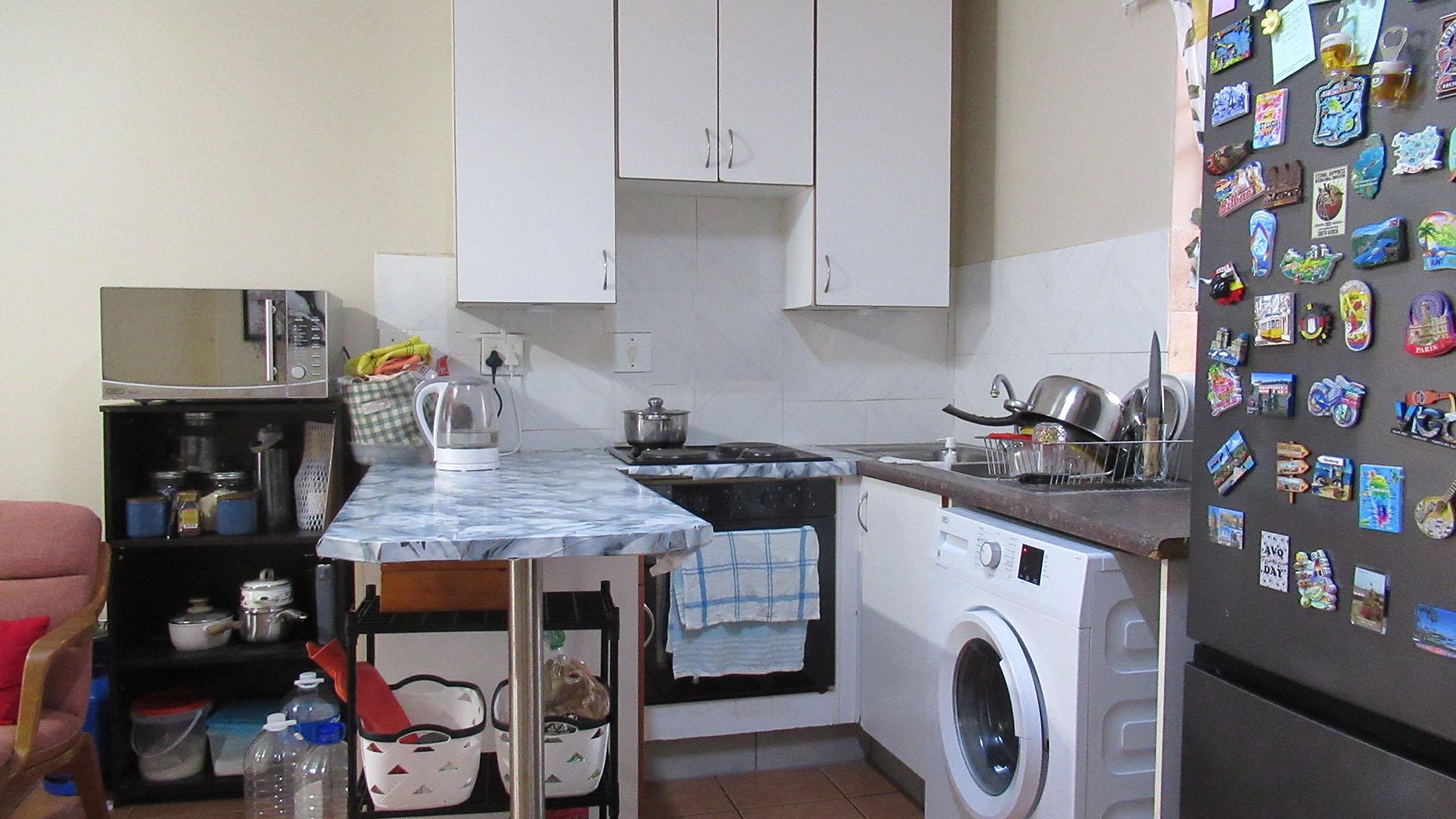 Kitchen - 8 square meters of property in Ravenswood