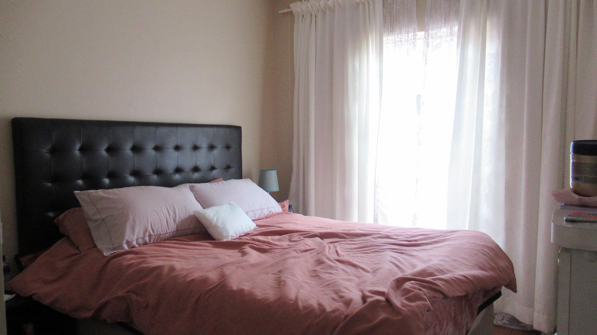 Bed Room 1 - 14 square meters of property in Ravenswood