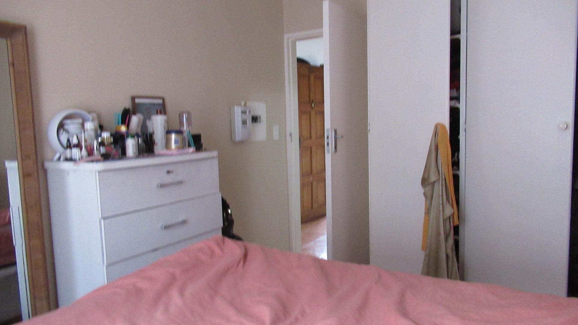Bed Room 1 - 14 square meters of property in Ravenswood