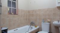 Bathroom 1 - 4 square meters of property in Ravenswood