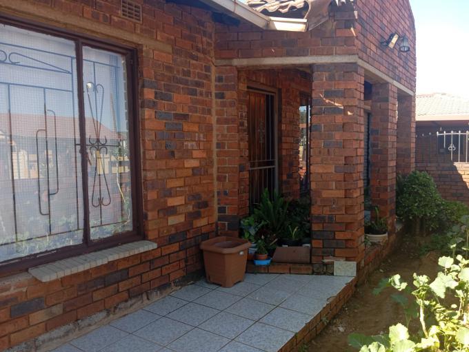 3 Bedroom House for Sale For Sale in Thokoza - MR721443
