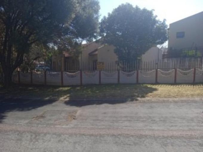 4 Bedroom House for Sale For Sale in Verwoerdpark - MR721463