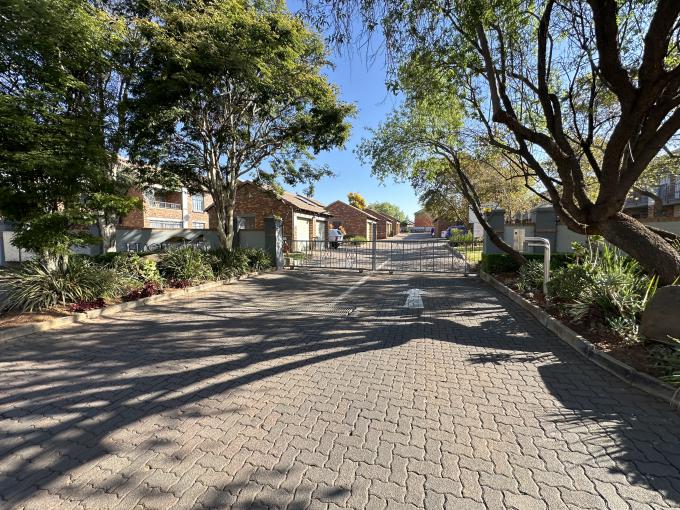 2 Bedroom Apartment for Sale For Sale in Mooikloof Ridge - MR721465
