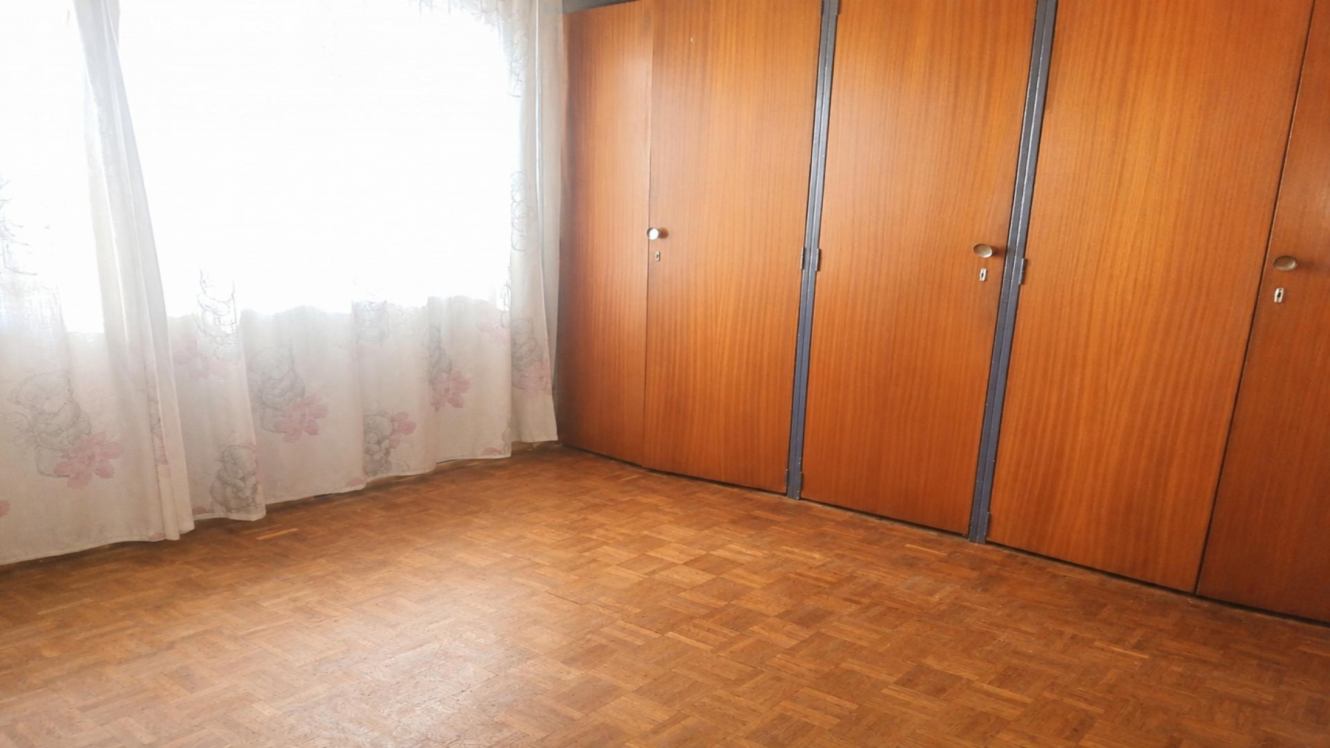 Bed Room 1 of property in Elspark