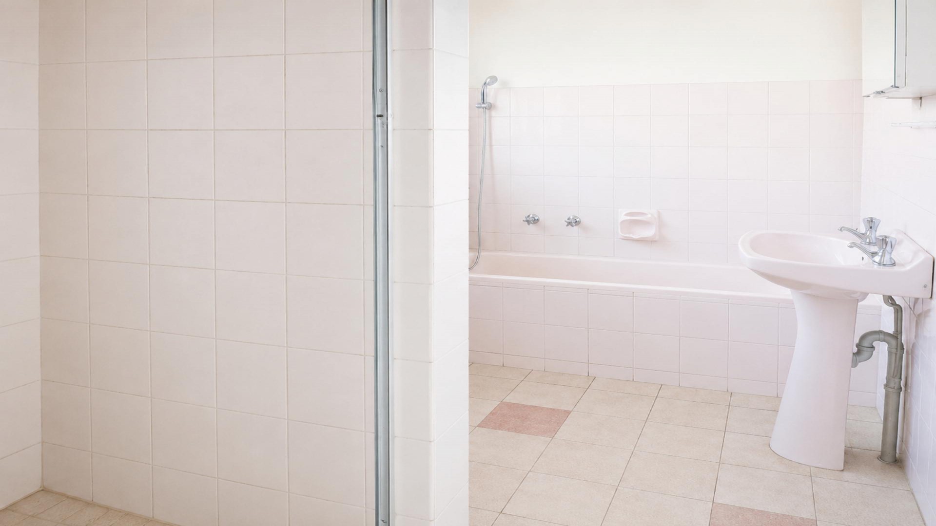 Bathroom 2 of property in Elspark