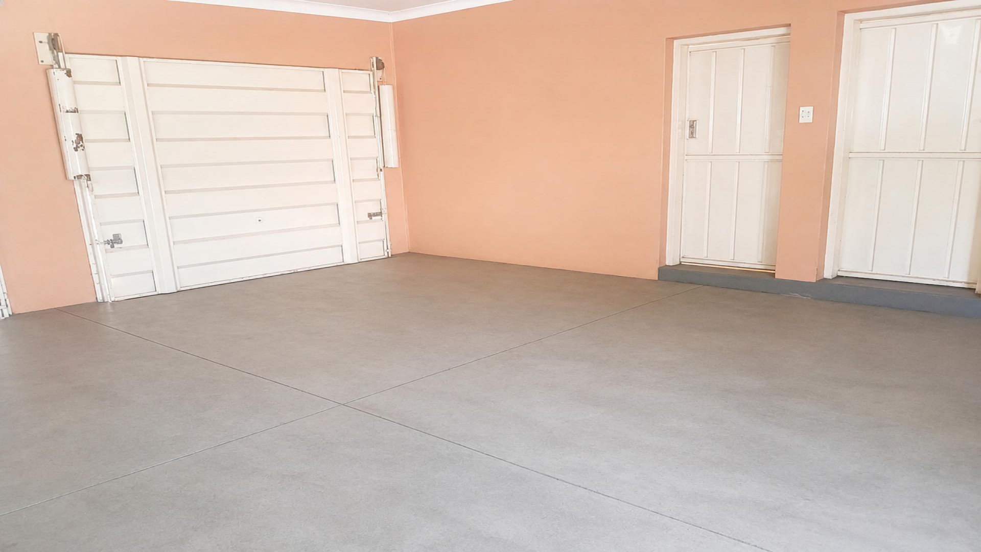 Garage of property in Elspark