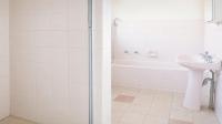 Bathroom 2 of property in Elspark