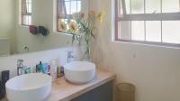 Bathroom 2 of property in Bromhof