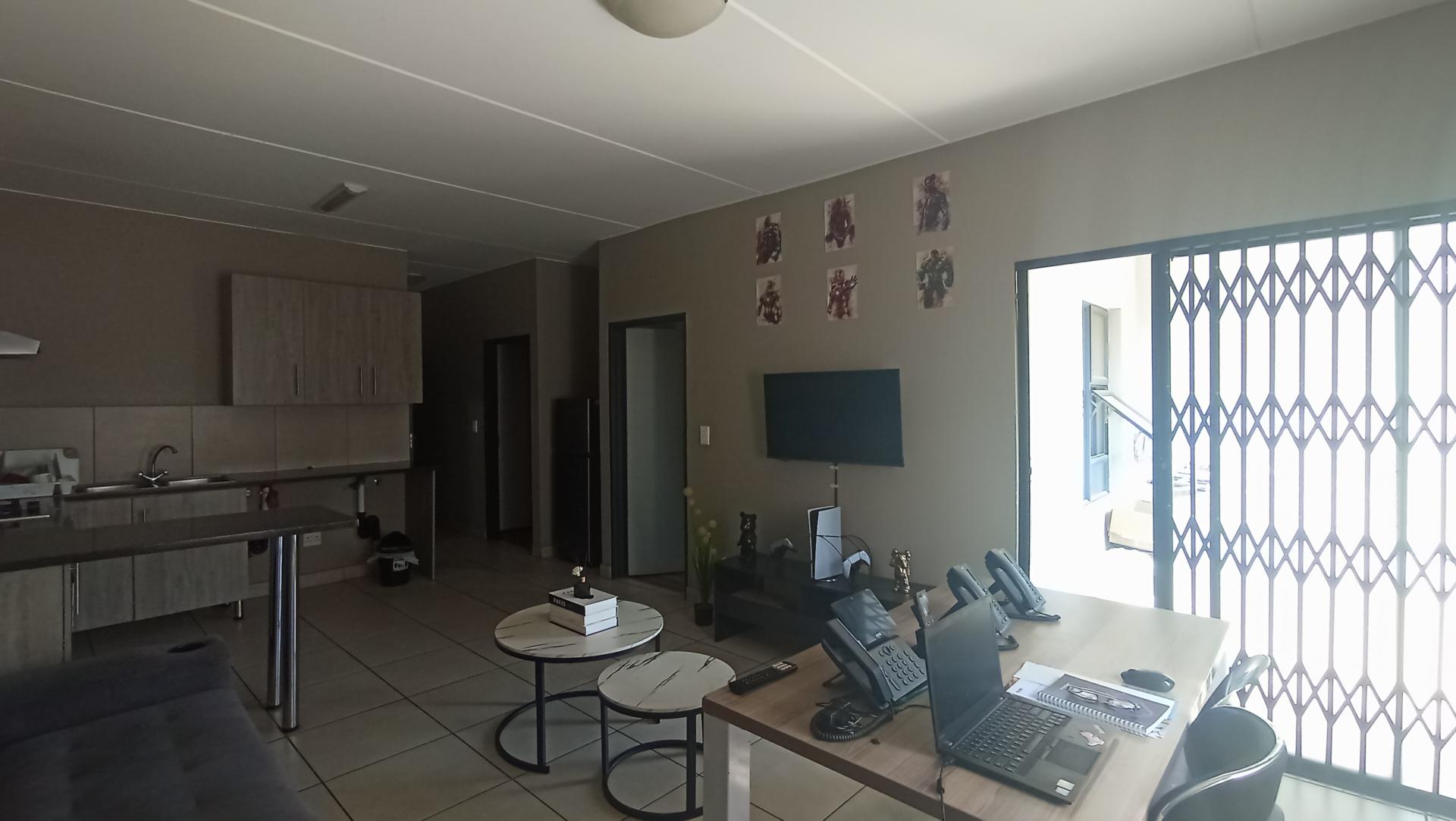 Lounges - 17 square meters of property in Midrand