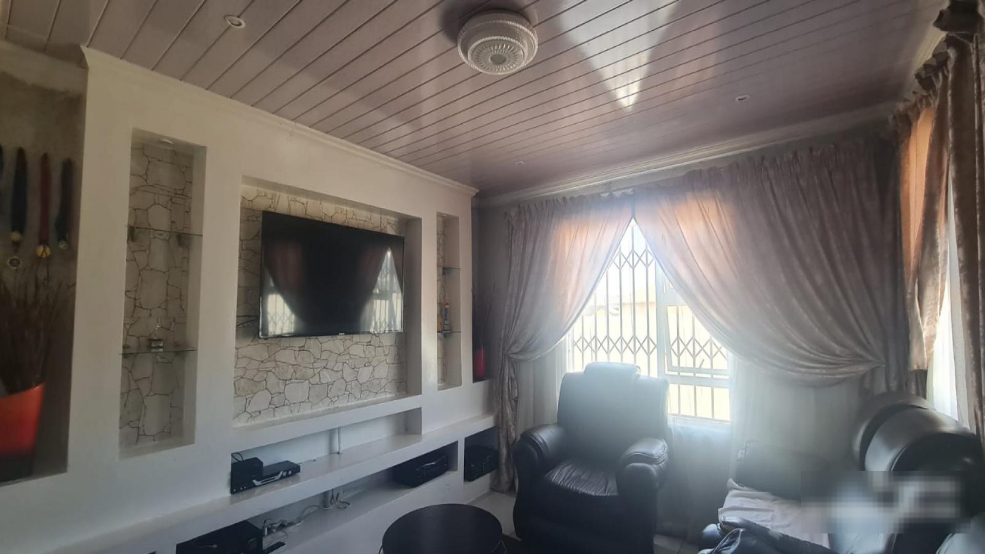 Lounges of property in Benoni