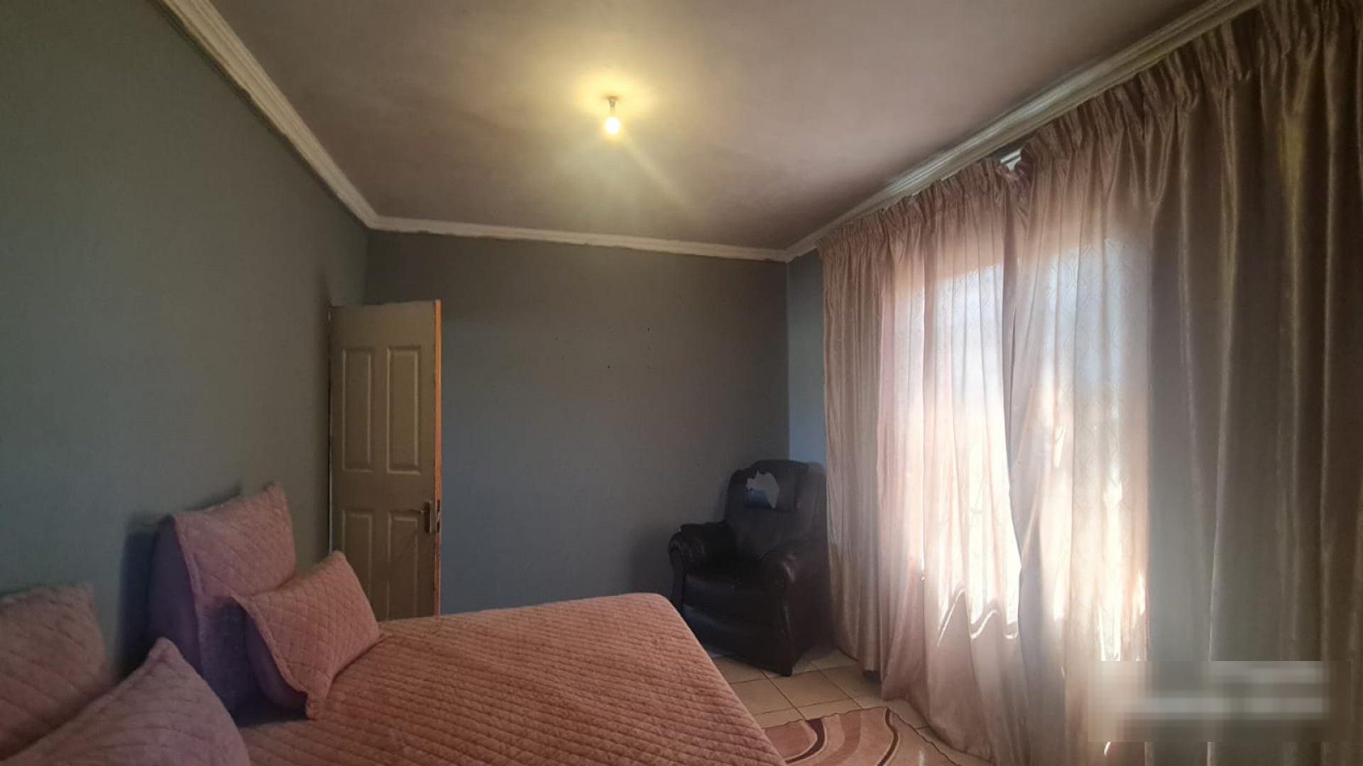 Bed Room 1 of property in Benoni