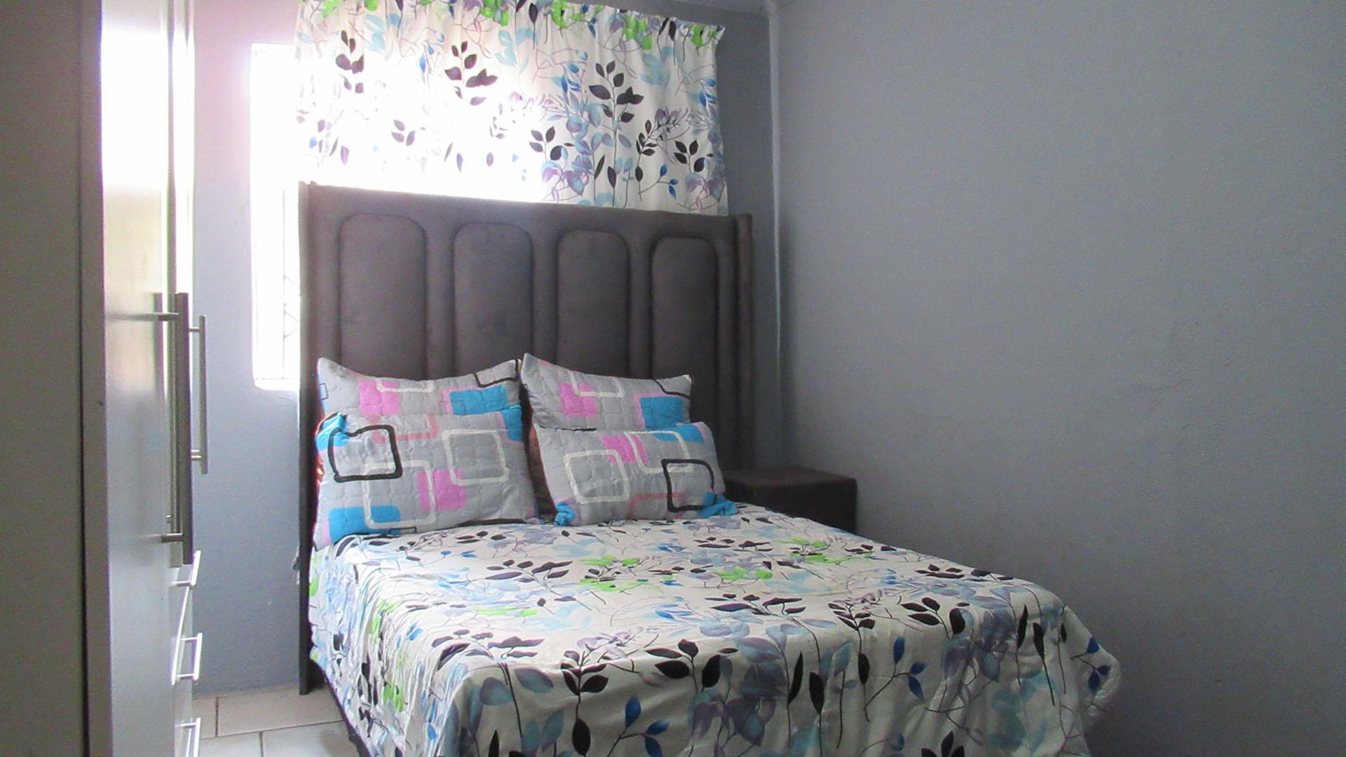 Bed Room 2 - 12 square meters of property in Benoni