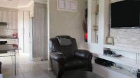 Lounges - 16 square meters of property in Benoni