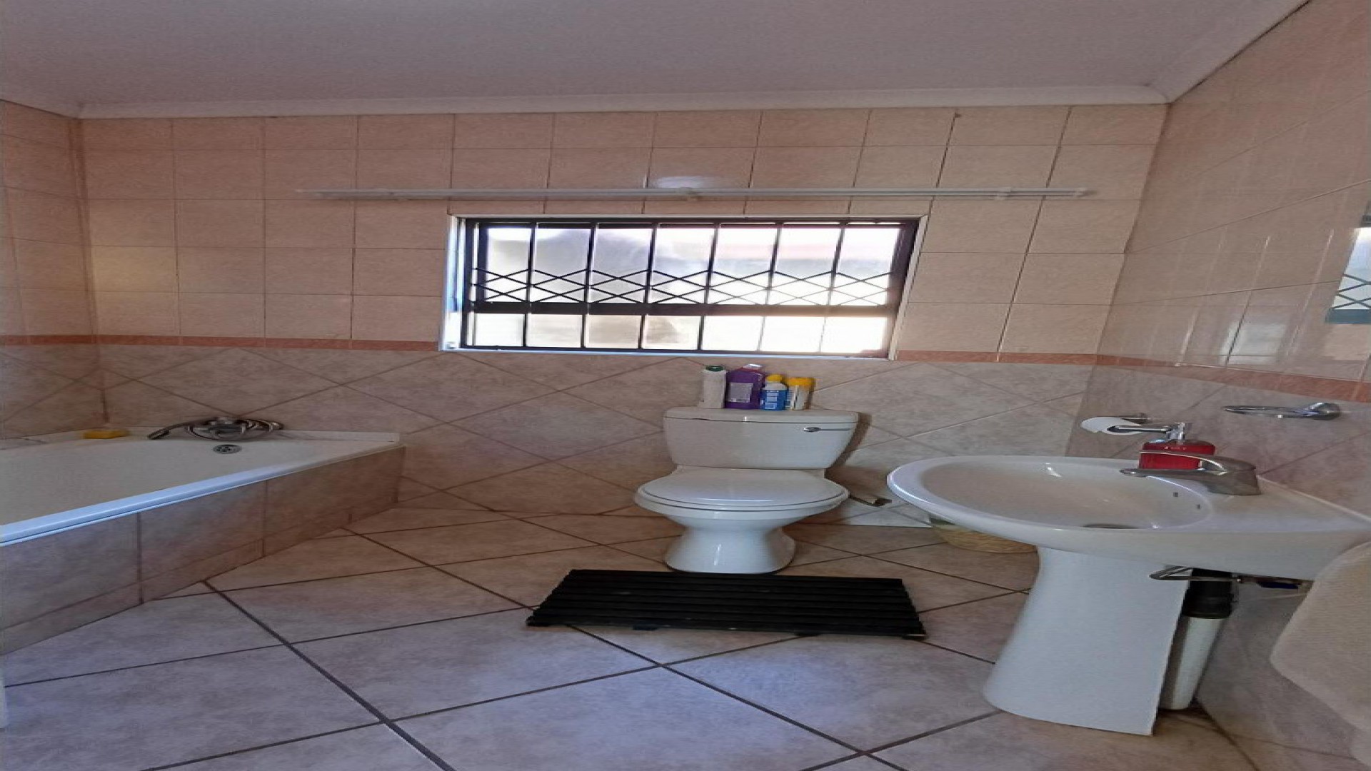 Bathroom 2 of property in Newcastle