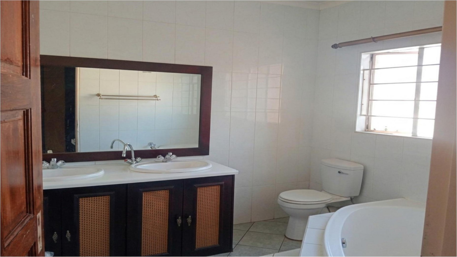 Bathroom 1 of property in Oakdene