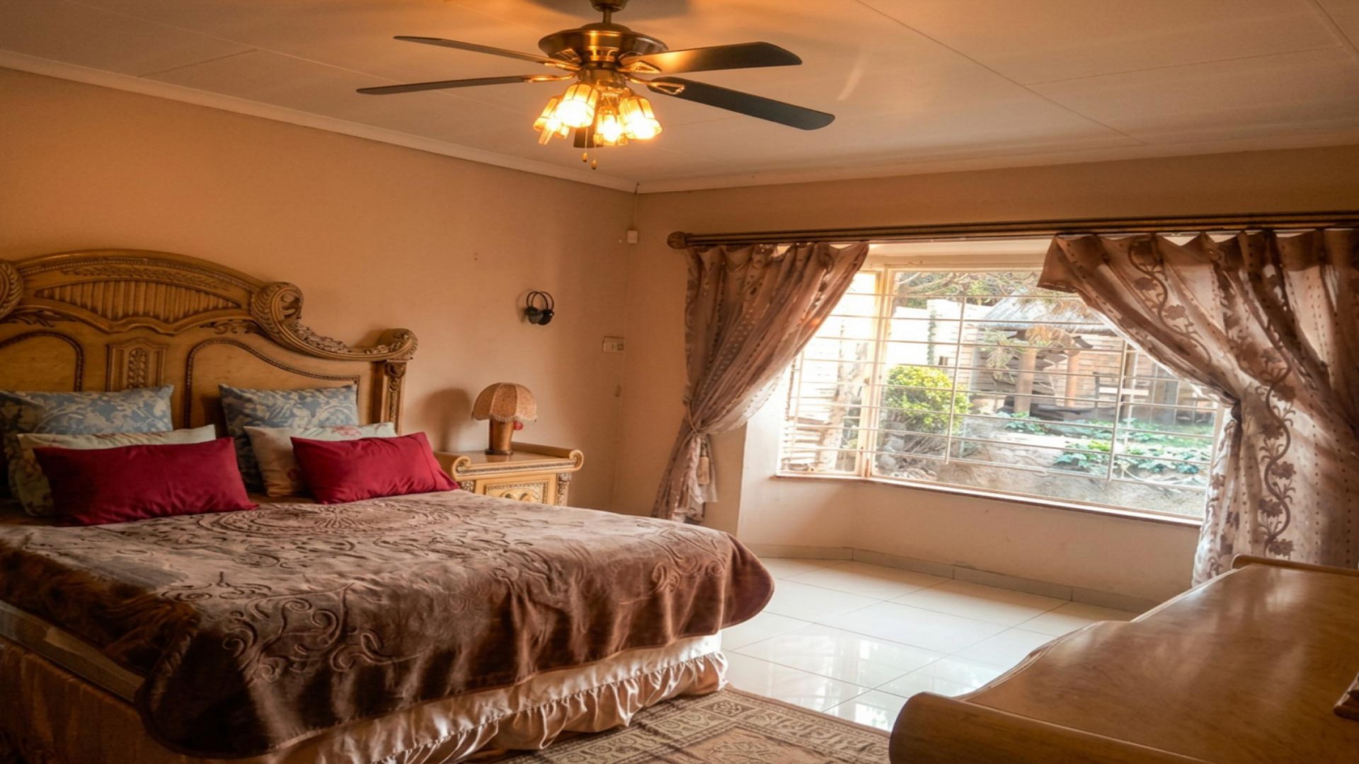 Bed Room 1 of property in Oakdene