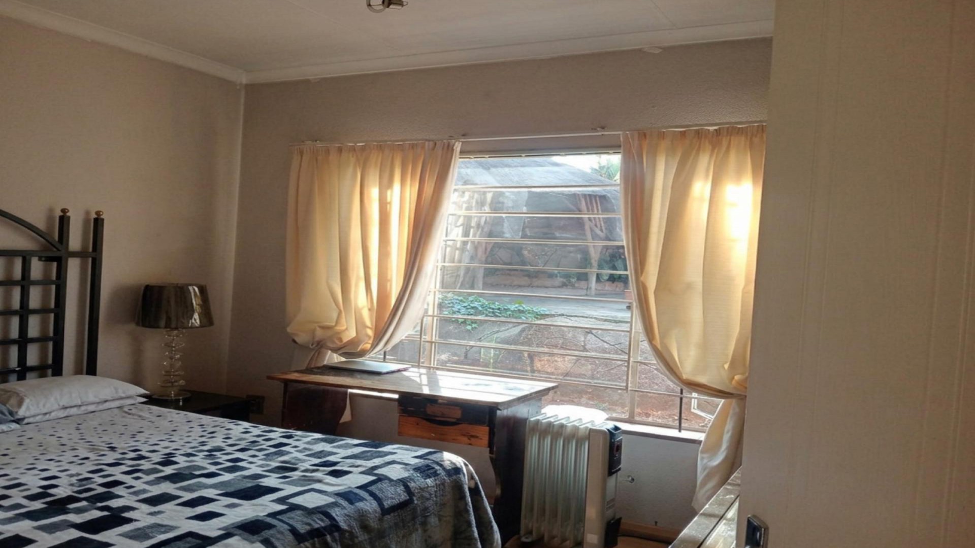 Bed Room 2 of property in Oakdene