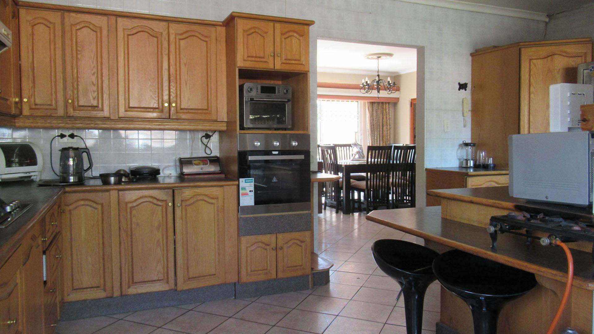 Kitchen - 21 square meters of property in Oakdene