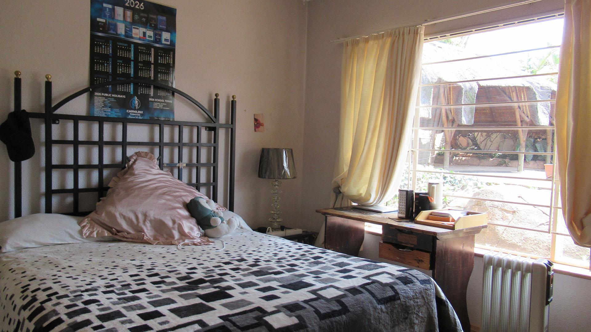 Bed Room 2 - 12 square meters of property in Oakdene