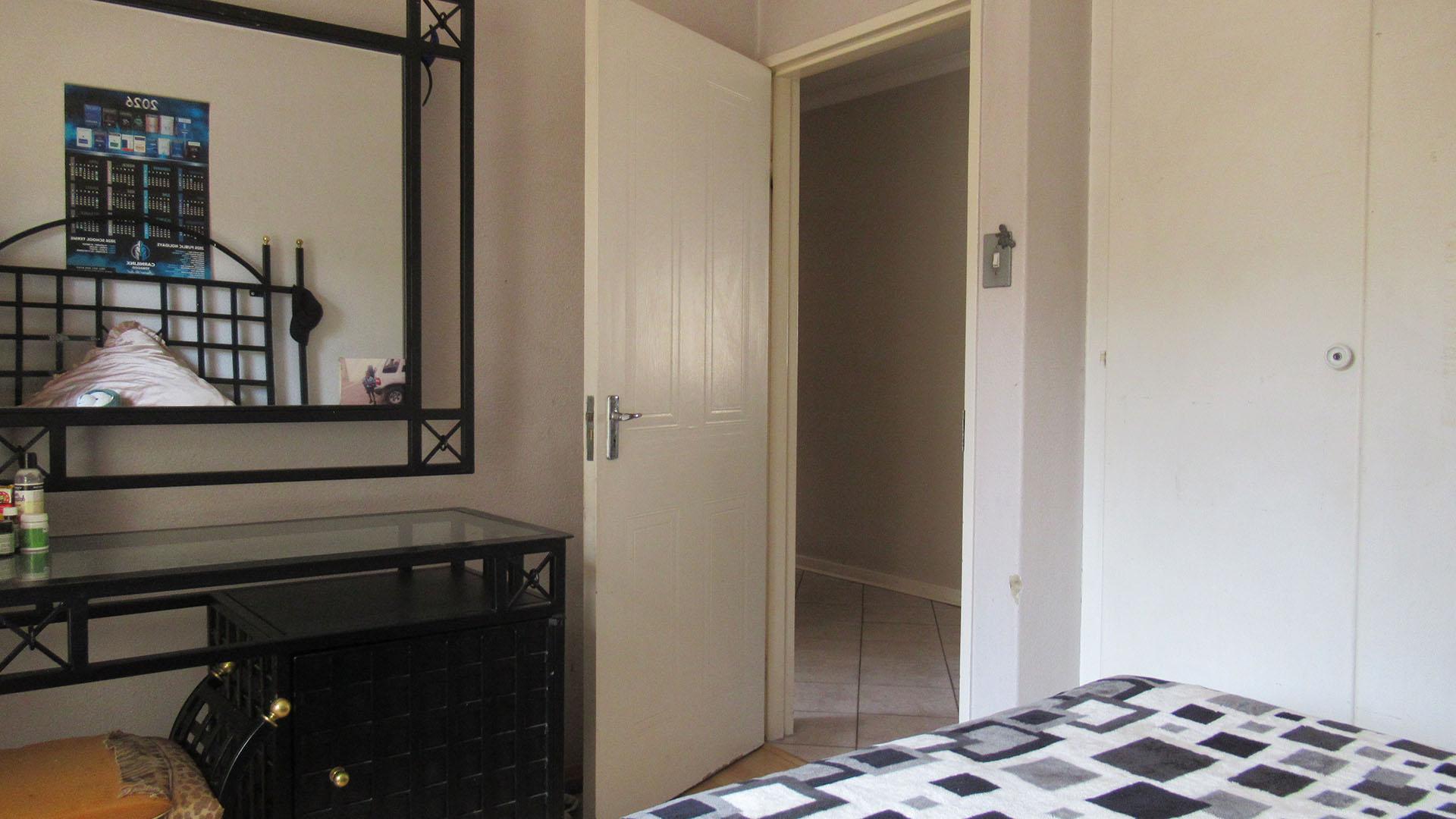 Bed Room 2 - 12 square meters of property in Oakdene