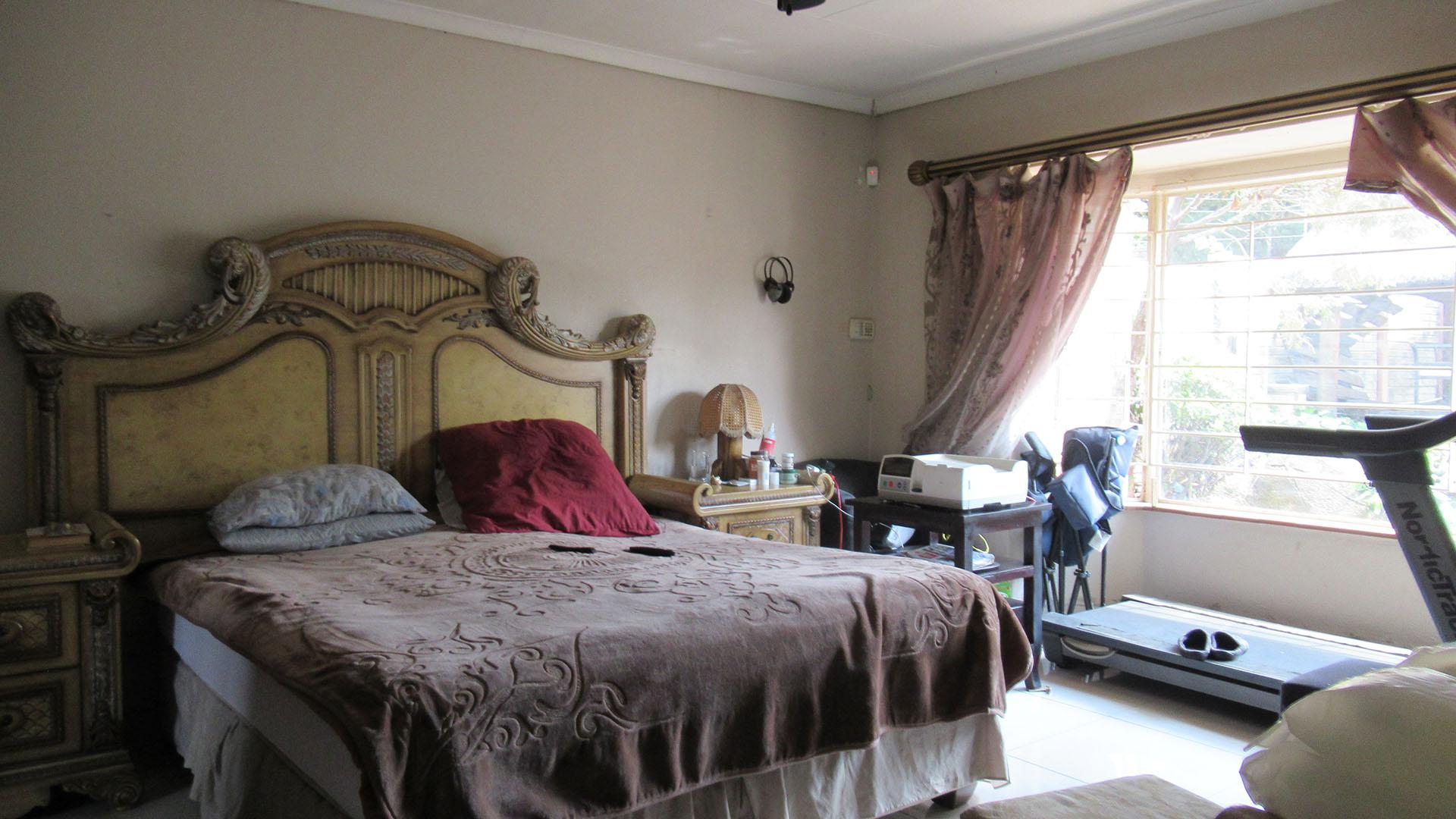 Main Bedroom - 28 square meters of property in Oakdene