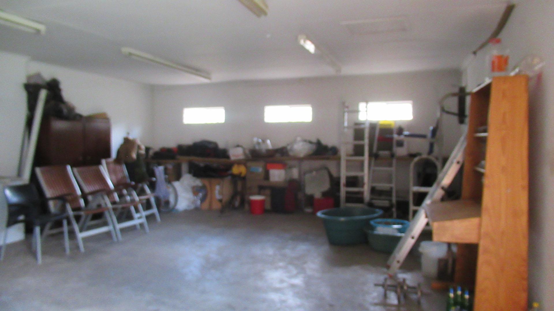 Garage - 91 square meters of property in Oakdene