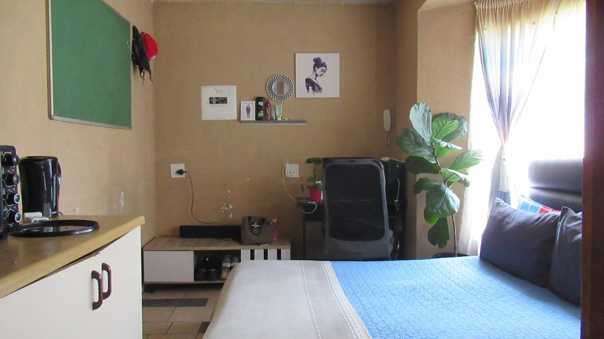 Staff Room - 28 square meters of property in Oakdene