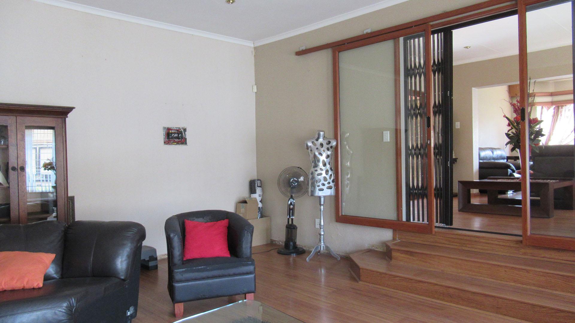 Lounges - 70 square meters of property in Oakdene