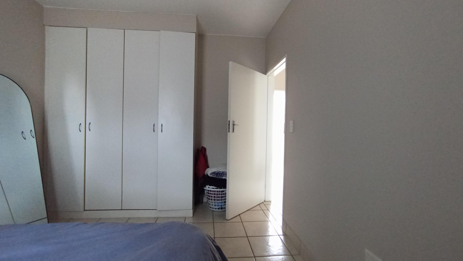 Bed Room 1 - 13 square meters of property in Annlin