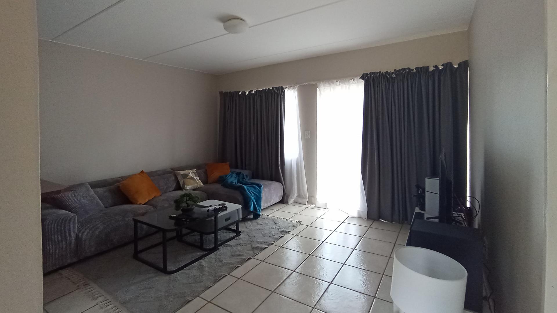 Lounges - 21 square meters of property in Annlin