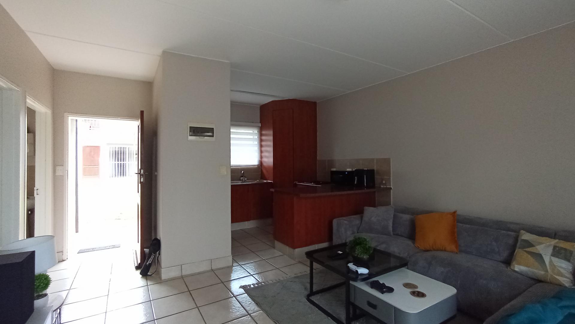 Lounges - 21 square meters of property in Annlin